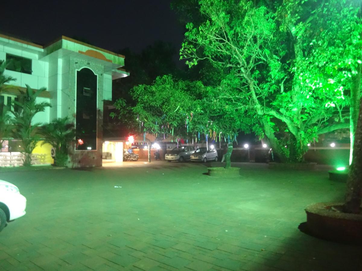 Hotel Mithila Eramalloor ภายนอก รูปภาพ